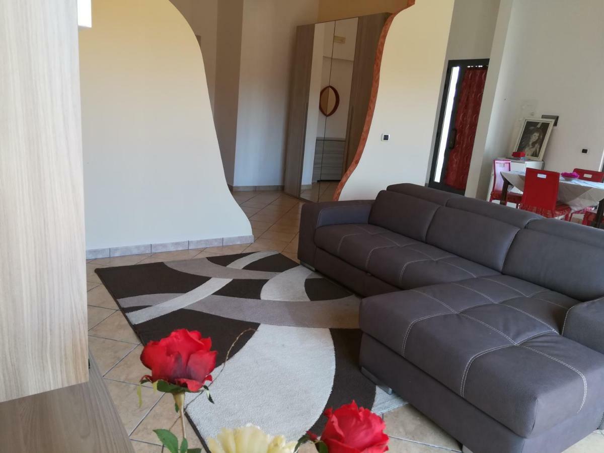 Willa Dolce Casa Sara Collemeto Zewnętrze zdjęcie
