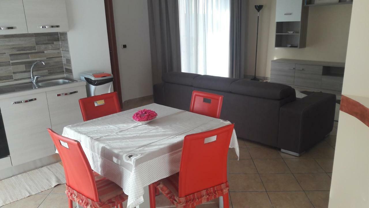 Willa Dolce Casa Sara Collemeto Zewnętrze zdjęcie